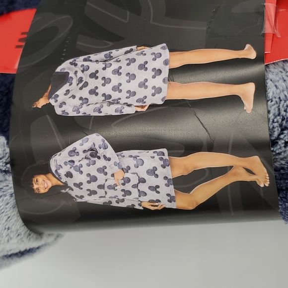 Disney Mickey Lounger with Cozy Hood - Picture 5 of 6